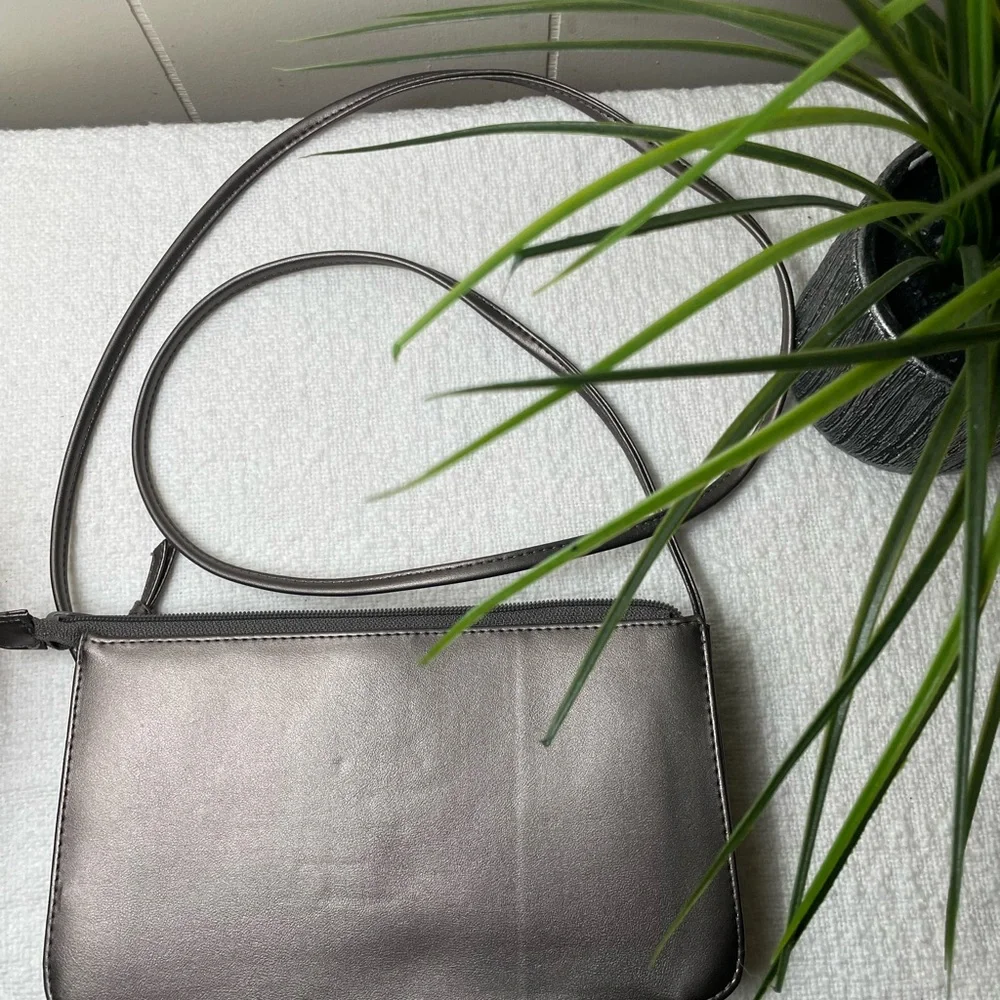 Giani Bernini Metallic Gray Crossbody Bag - Picture 4 of 4